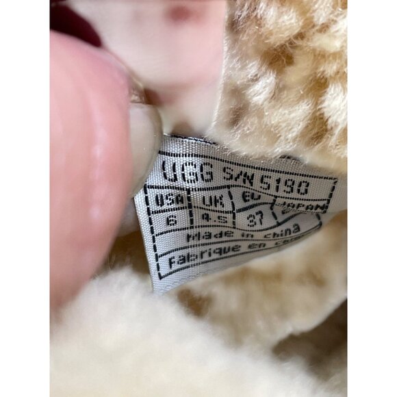 Ugg womans Black leather sheepskin lined Midcalf Winter Boots Sz 6 SKU 9533 - Picture 16 of 16